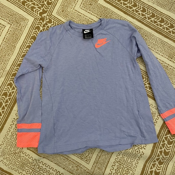 Girls Nike long sleeve. Bought off of here. Colour much prettier in real life - Picture 1 of 2